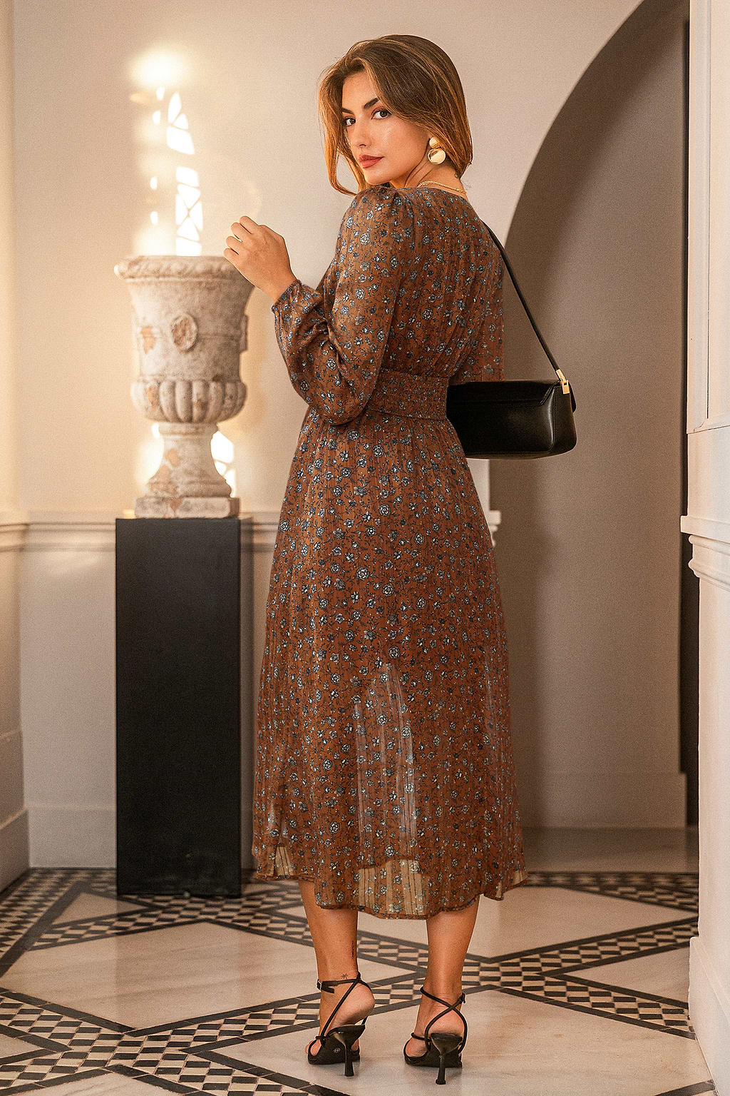 Robe florale marron col V manches longues