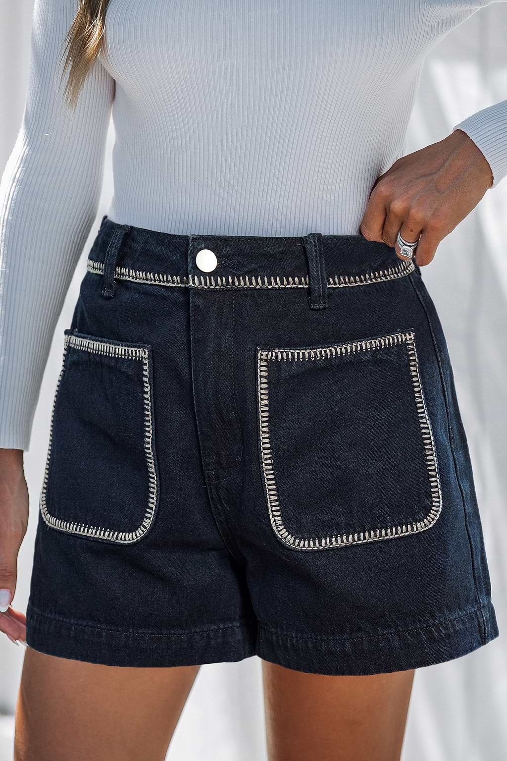 Short bleu taille haute à poches