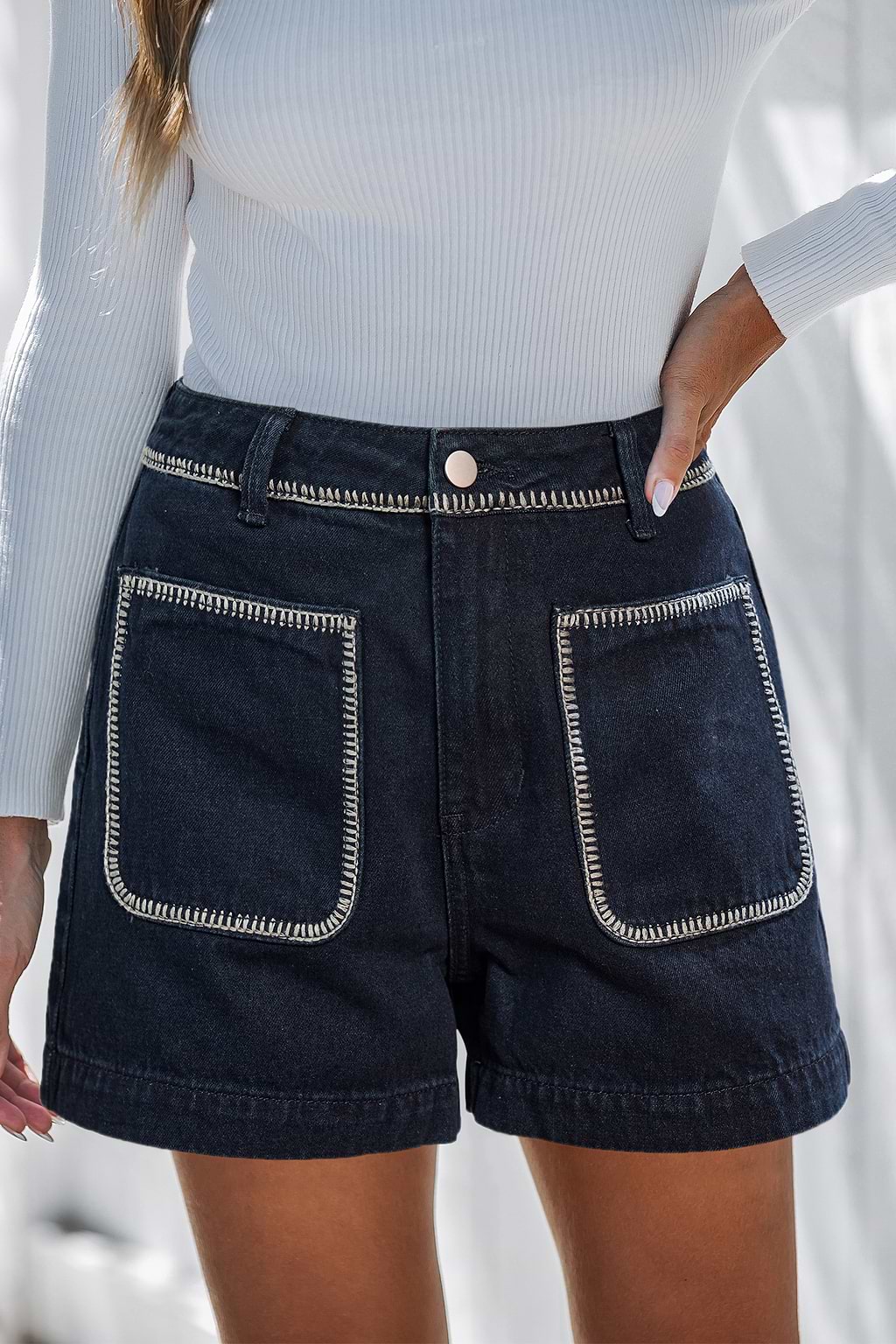 Short bleu taille haute à poches