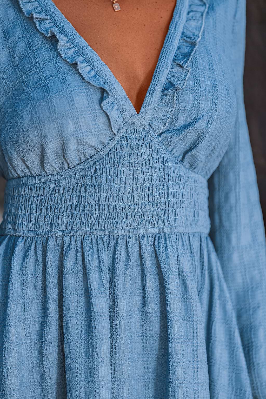 Blaues Tiefer Ausschnitt Lange Ärmel Minikleid mit Rüschen