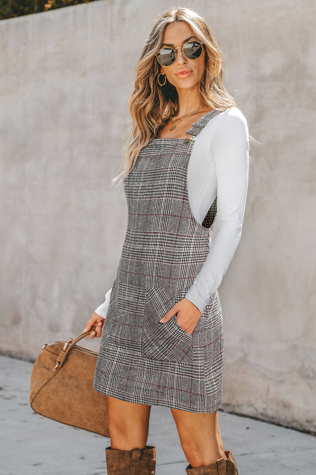 Robe courte à carreaux grise col carré