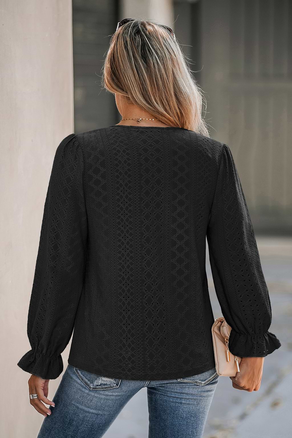 Chemise noire col V manches longues