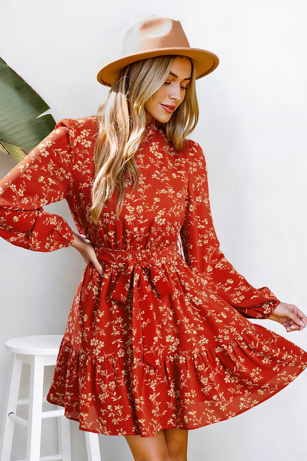 Rotes geblümtes Hoher Ausschnitt Minikleid mit Taillengürtel