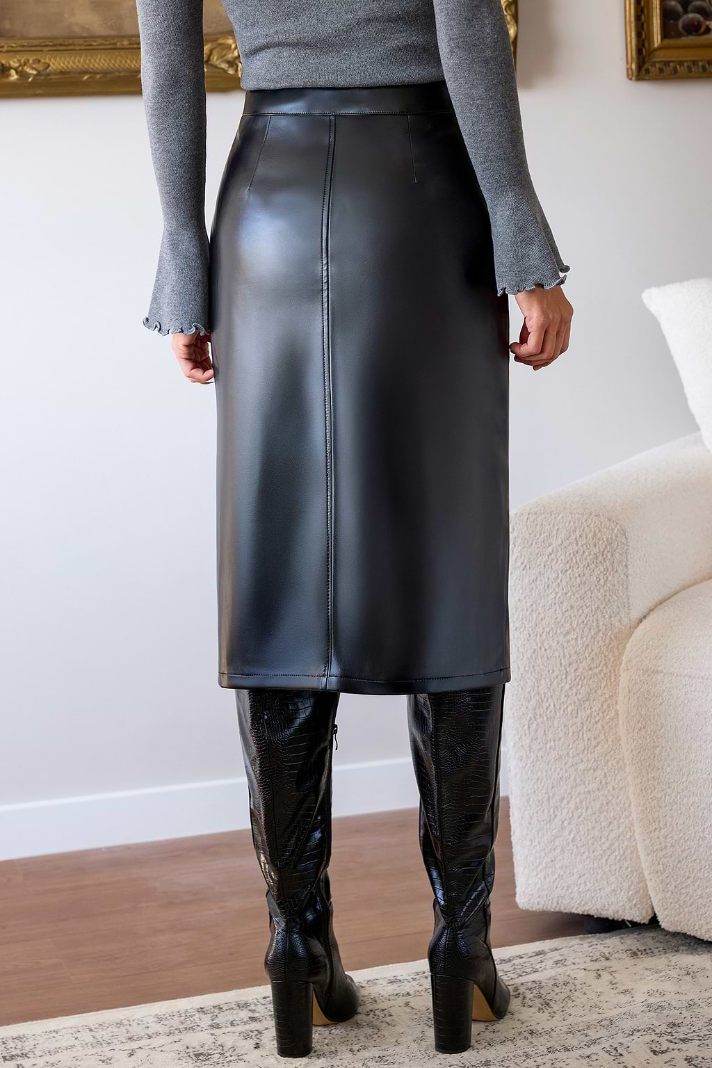 Jupe noire simili cuir fendue sur le côté