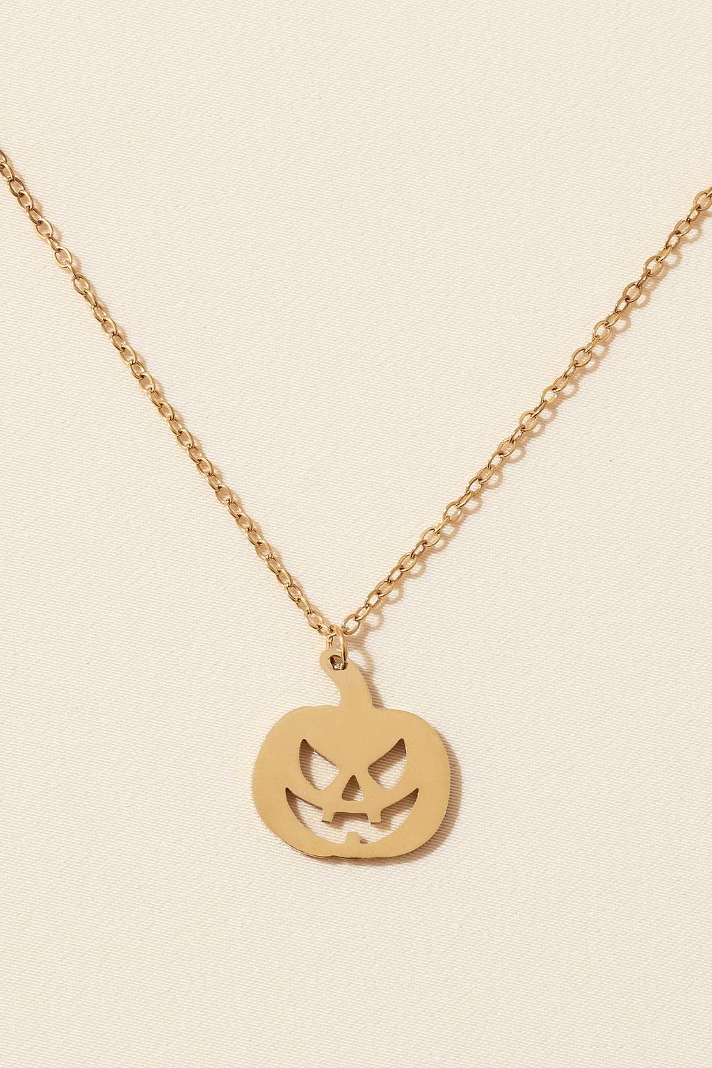 Collier doré avec pendentif citrouille