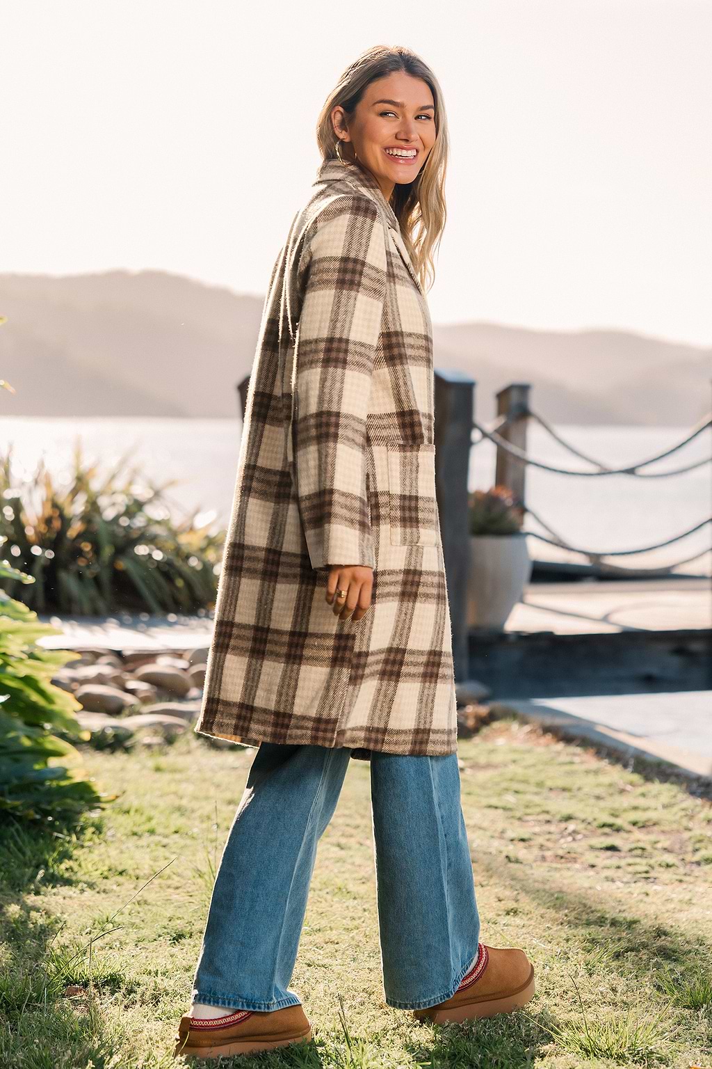 Beiger Karierter Zweireihiger Mantel