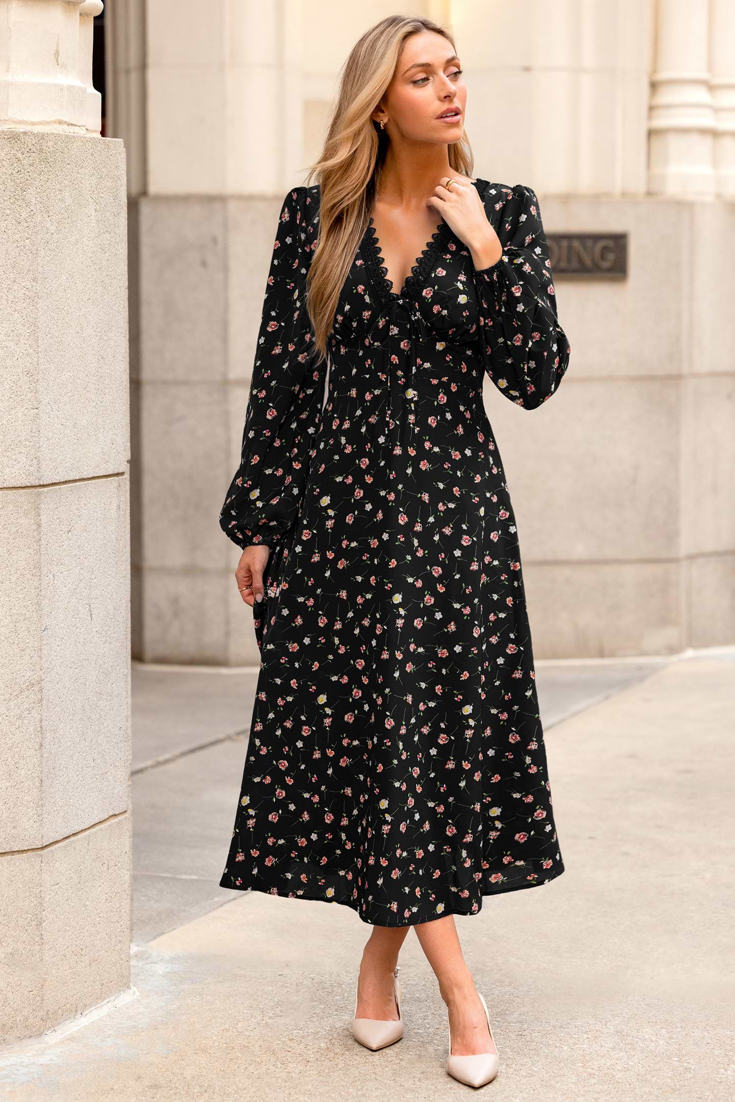 CUPSHE Damen Sommerkleid Blumenmuster – V-Ausschnitt, Flügelärmel, Gesmokte Taille, Kurz