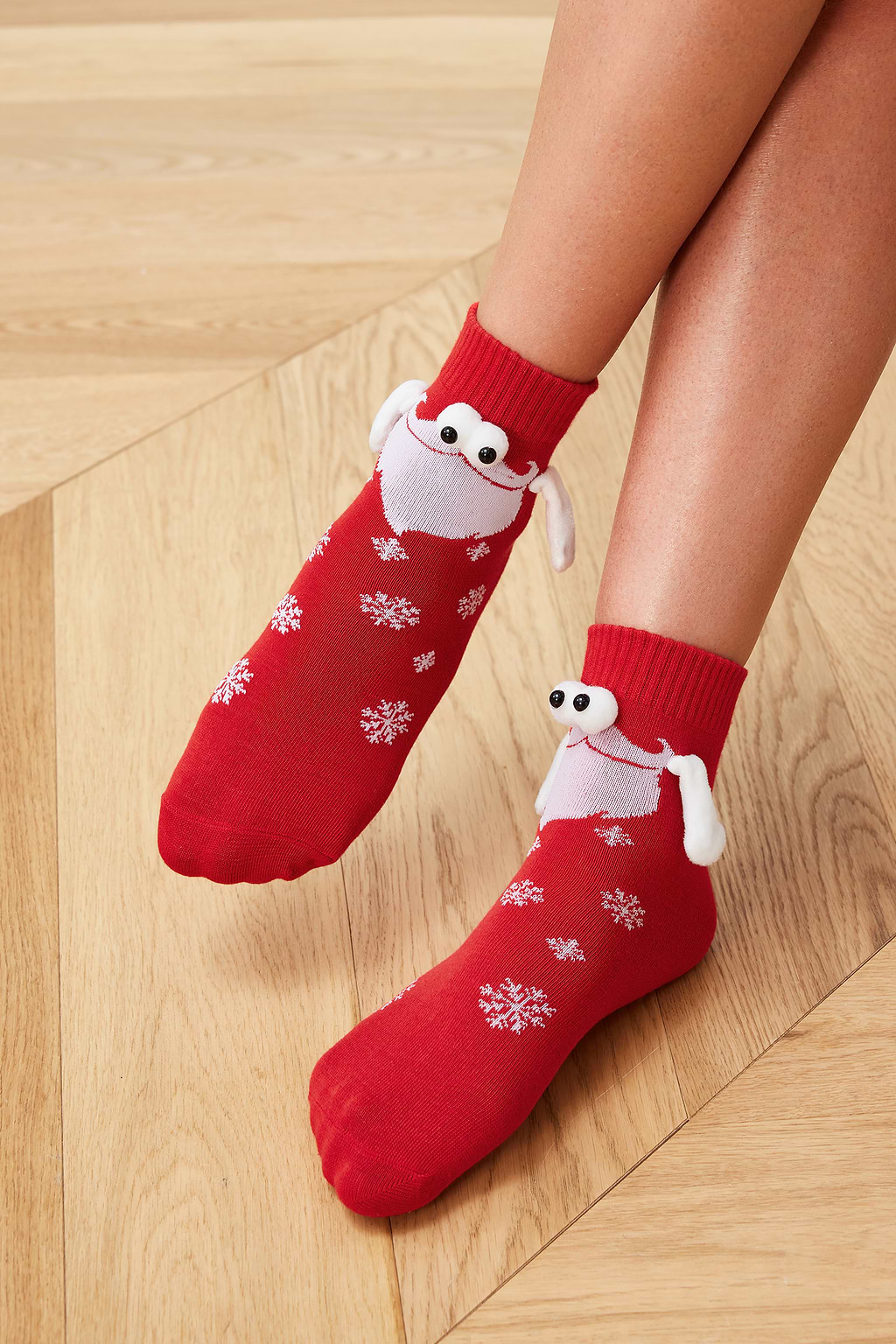 Calcetines rojos magnéticos de manos agarradas 