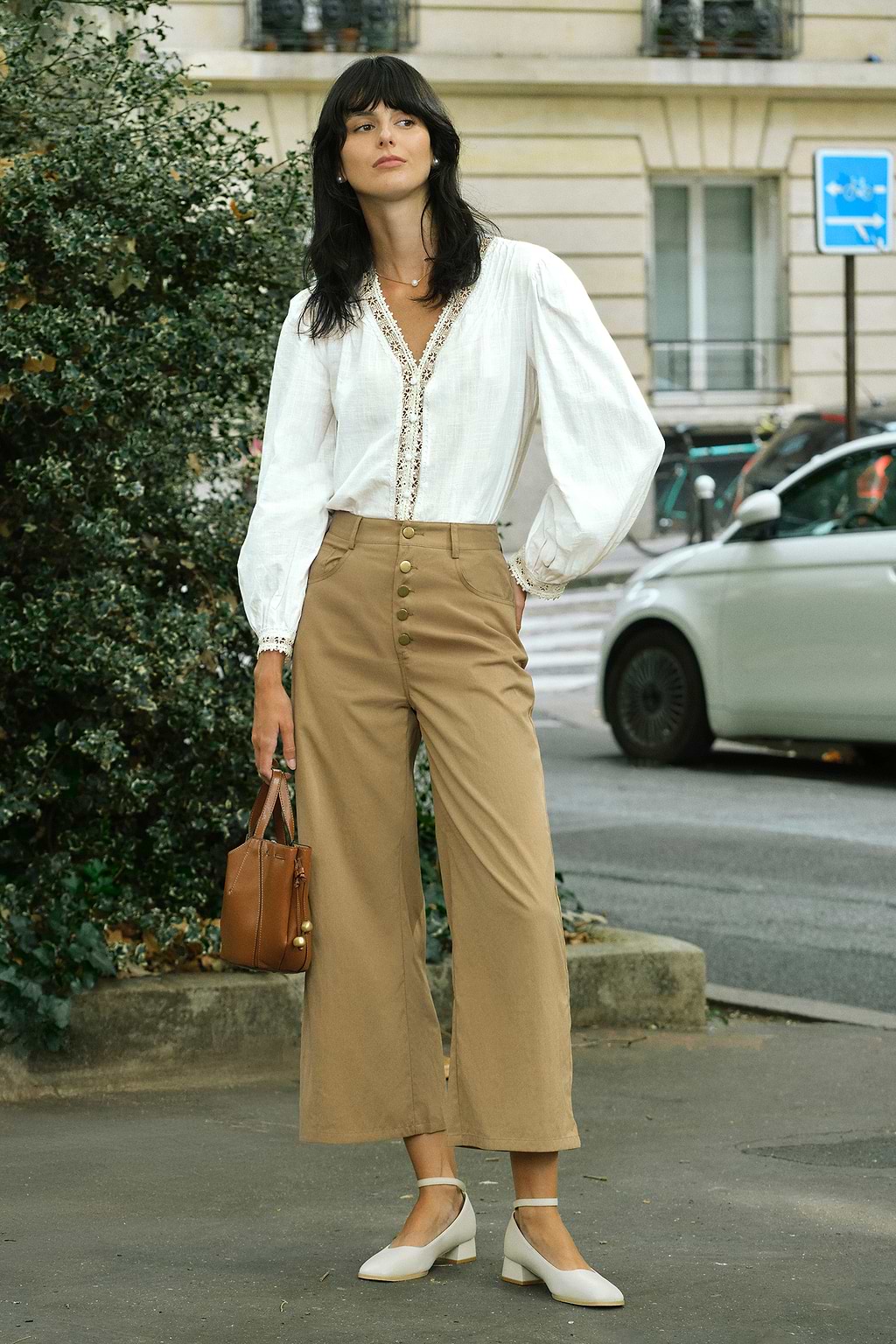 Weißes V-Ausschnitt Baumwoll-Top mit Spitzendetail