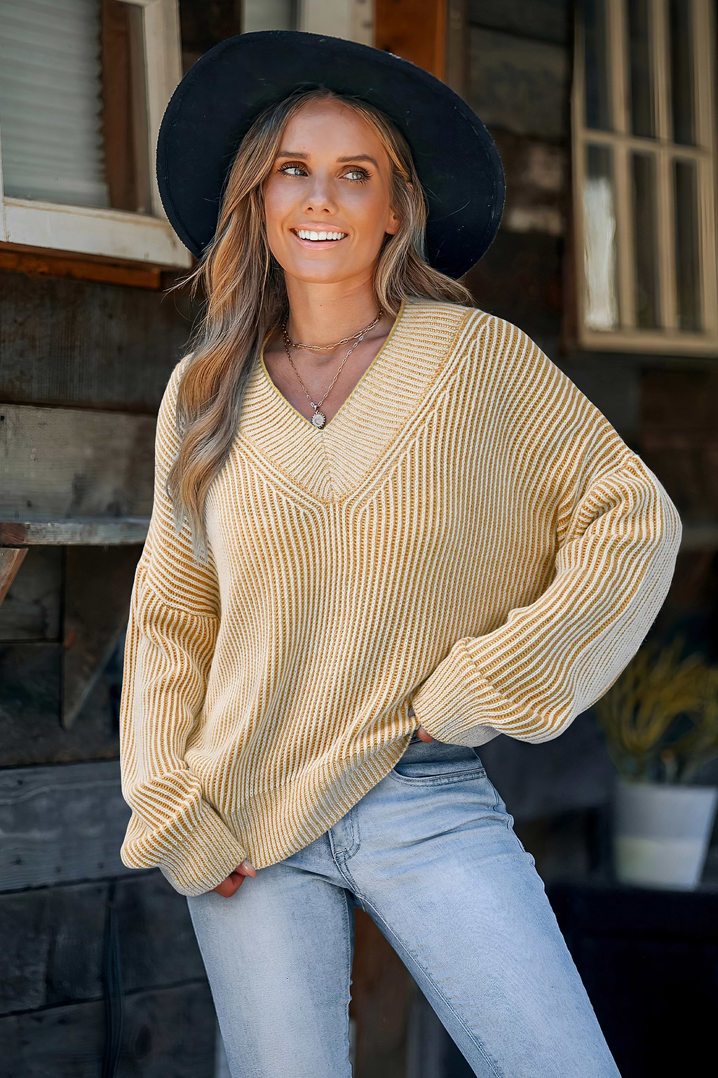 Gelber V-Ausschnitt Pullover