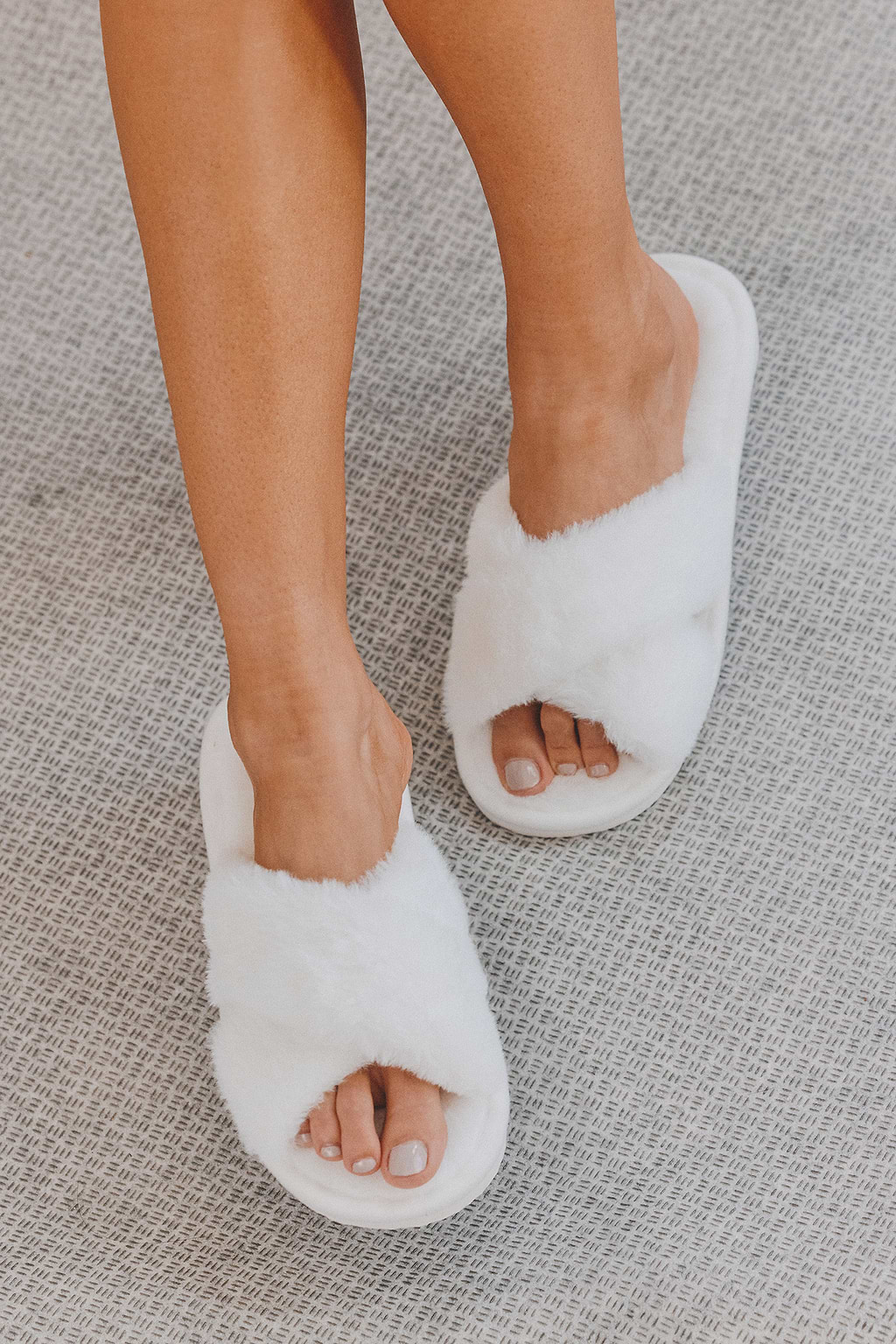 Snug Mood White Slippers