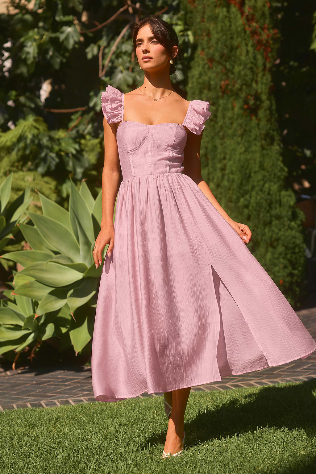 Pink Midikleid mit Rüschenärmeln und Seitenschlitz