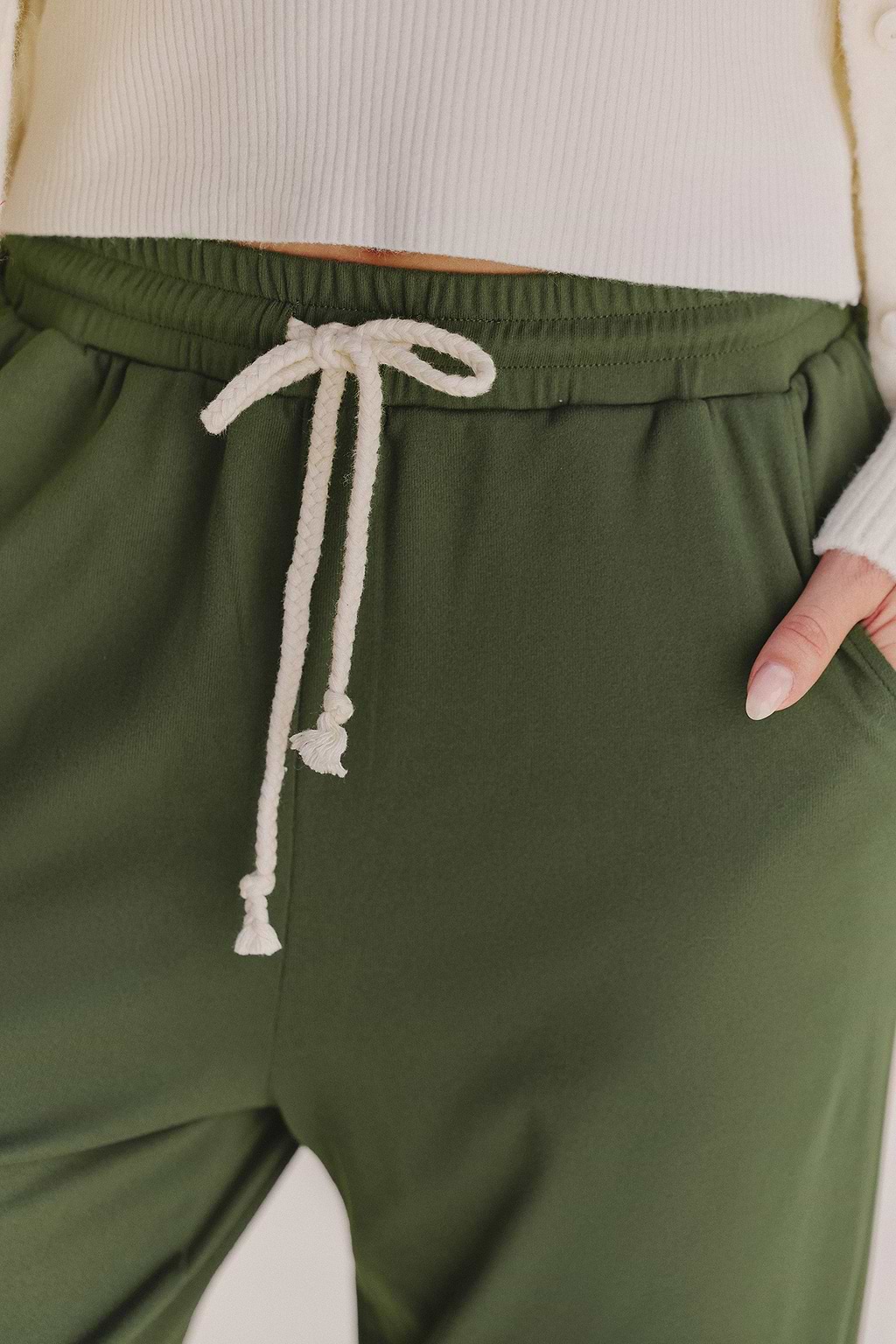 Pantalones deportivos verdes Leaf It Alone