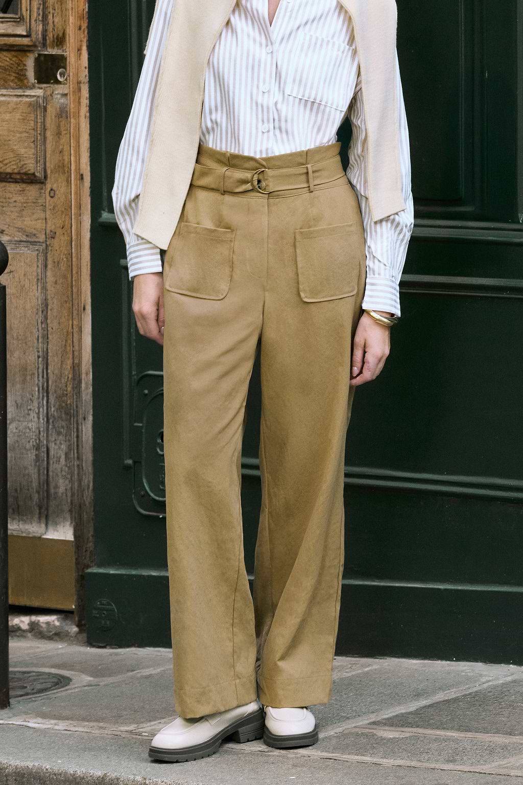 Pantalon kaki ceinturé à poches