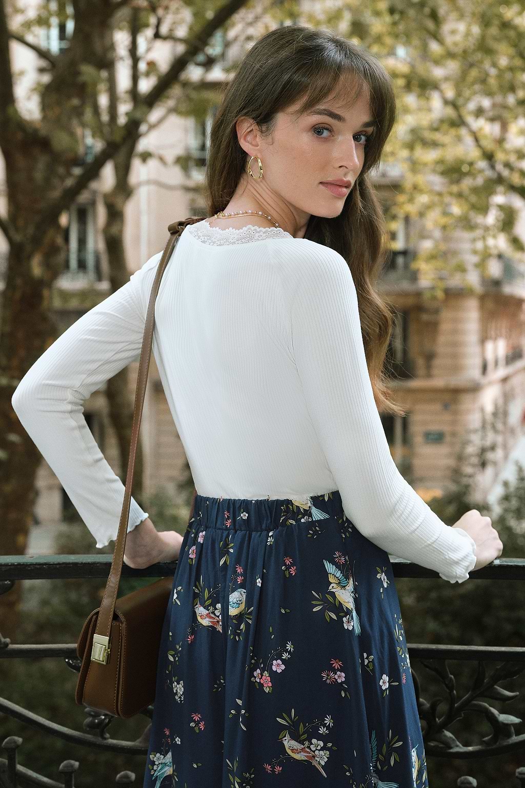 T-shirt blanc col rond dentelle contrastée