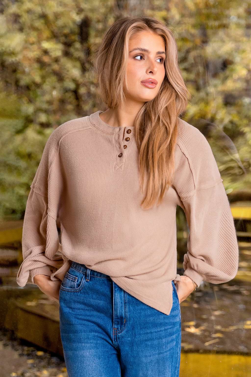 Top beige col rond décontracté
