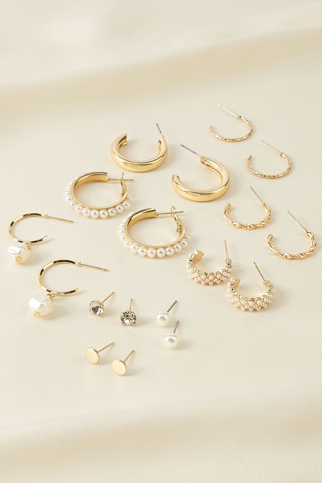 Ohrring-Set mit Perlen- und Strass-Akzenten