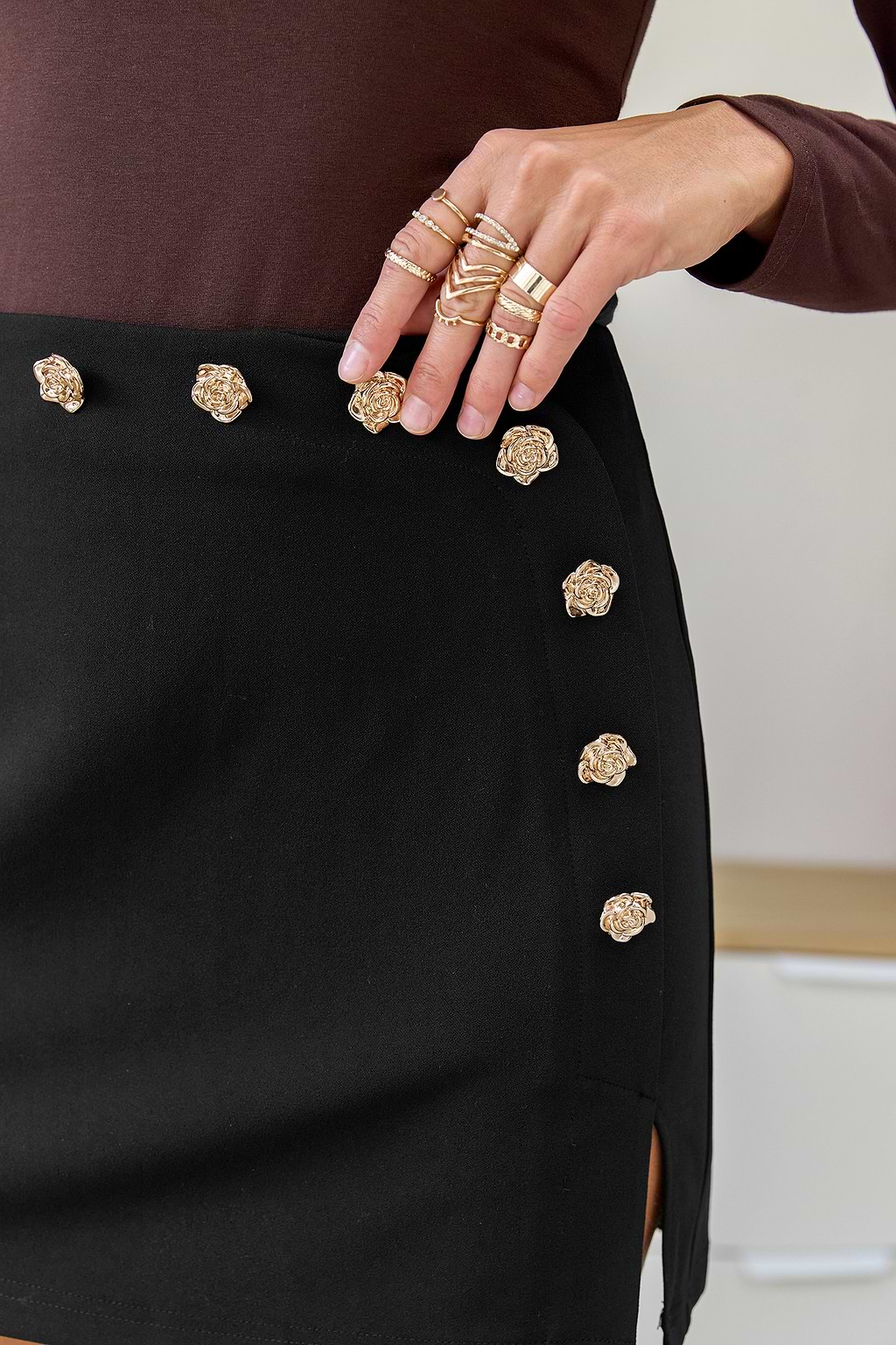 Schwarzer Minirock mit Reißverschluss hinten