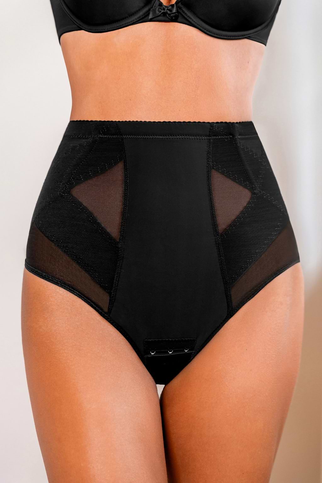 Braguitas moldeadoras negras  elegantes y suaves