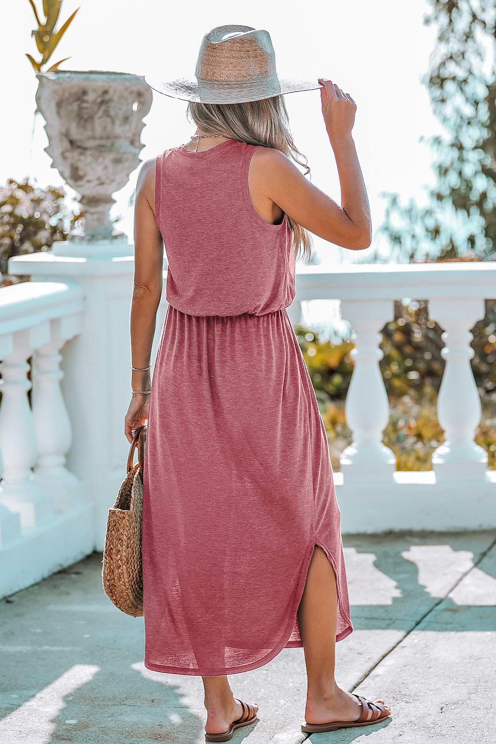 Robe rouge avec col rond