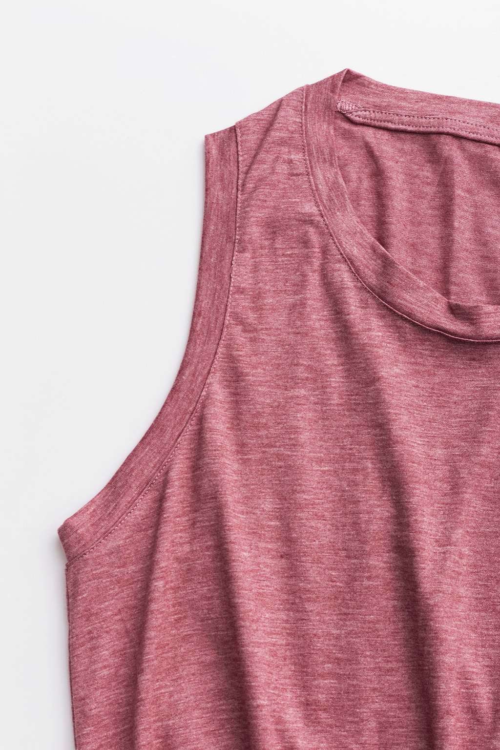 Robe rouge avec col rond