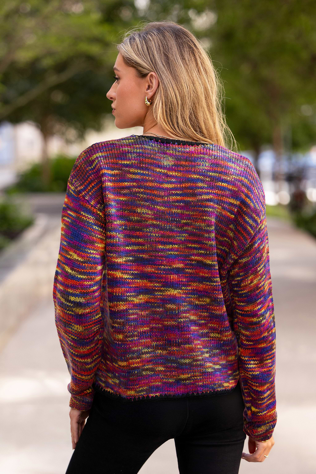 Rundhals Regenbogen-Strickjacke