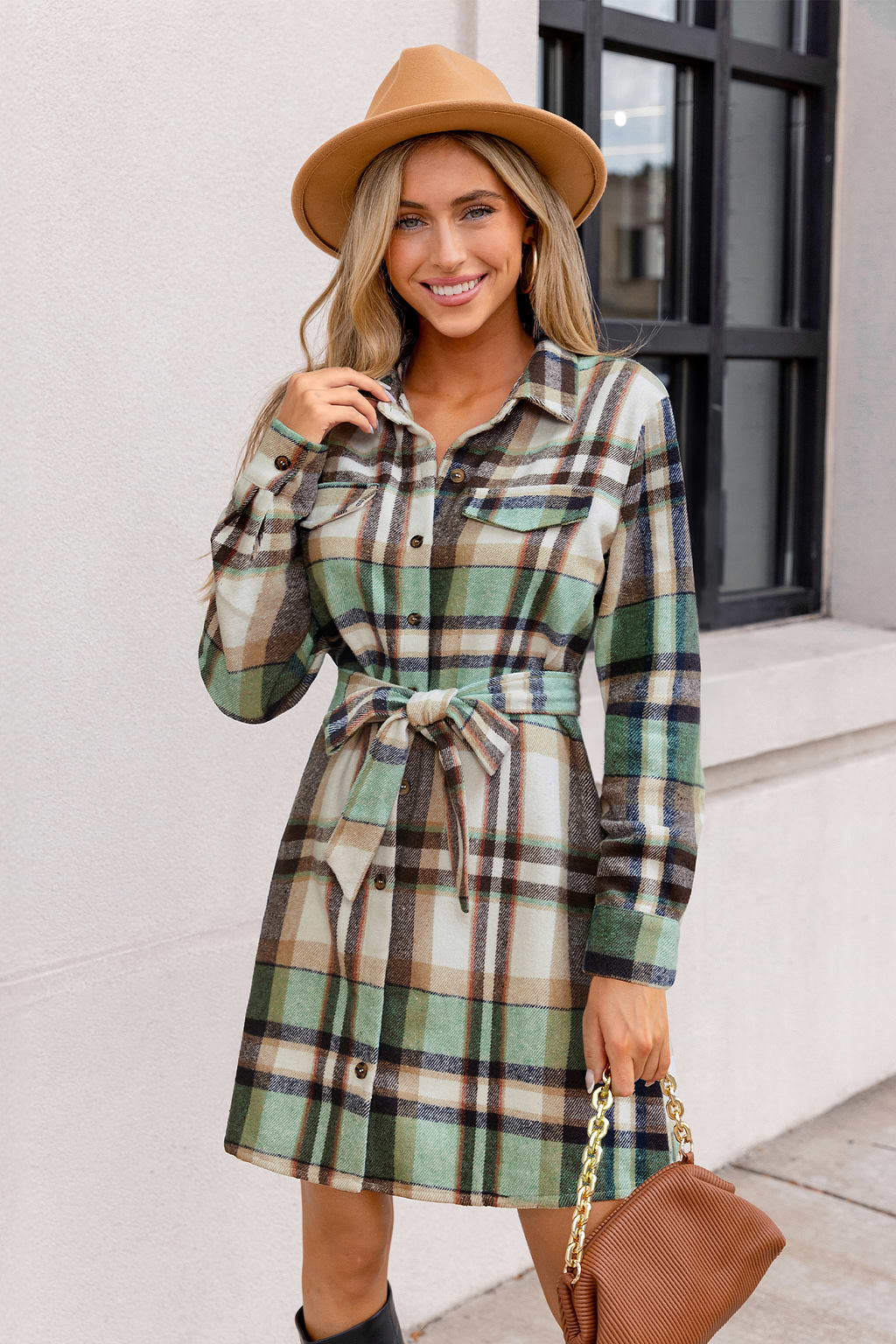 Robe verte à carreaux col chemise nouer à la taille