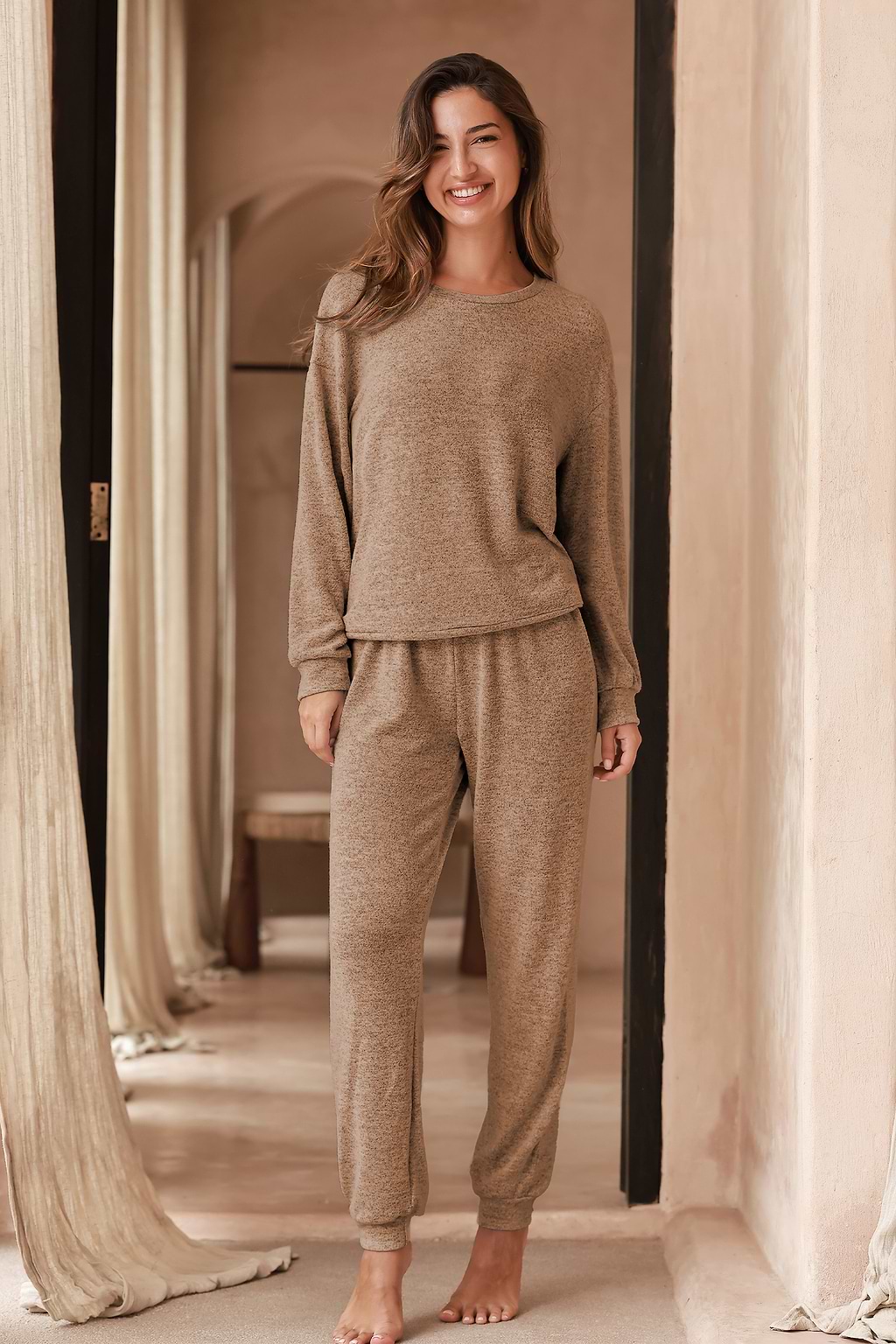 Beiges Langarm-Pyjama-Set