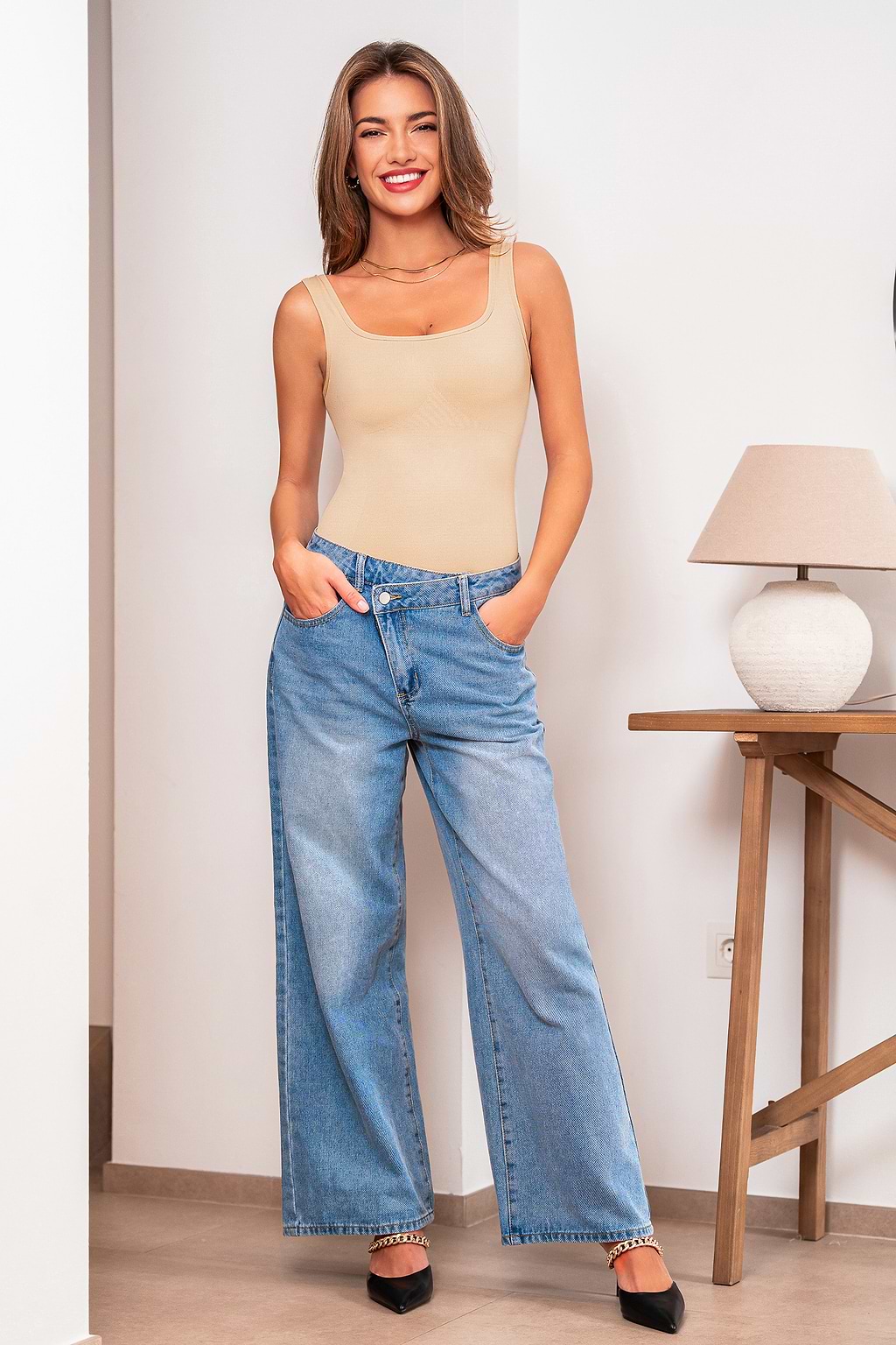 Top moldeador color piel con transparencia total