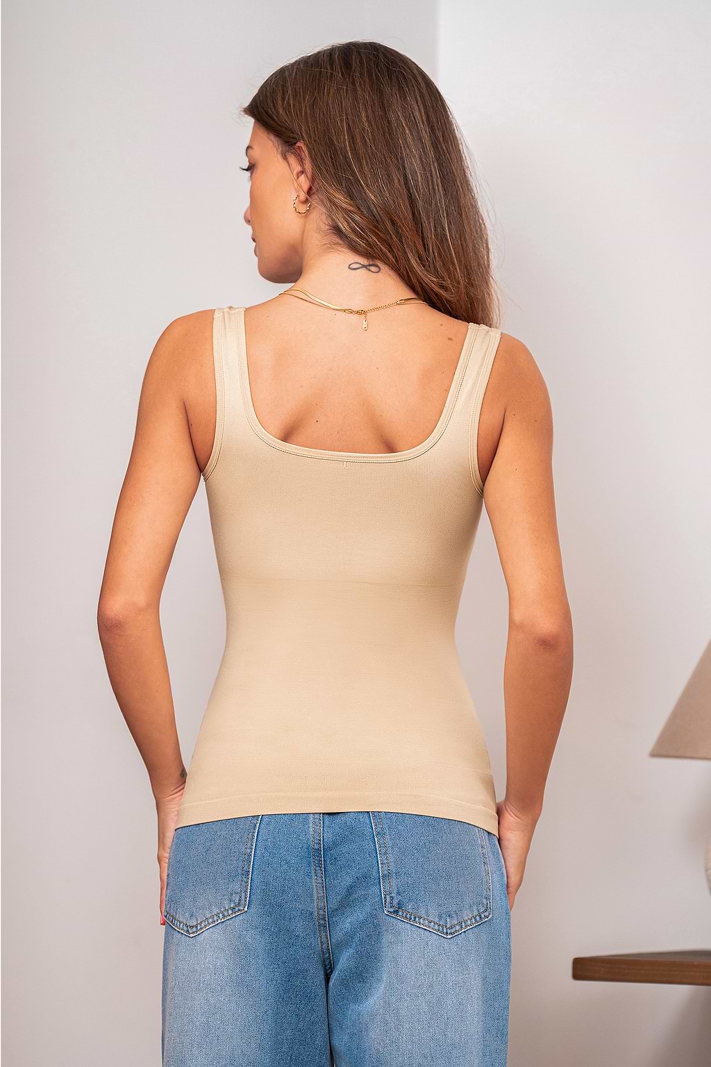 Top moldeador color piel con transparencia total