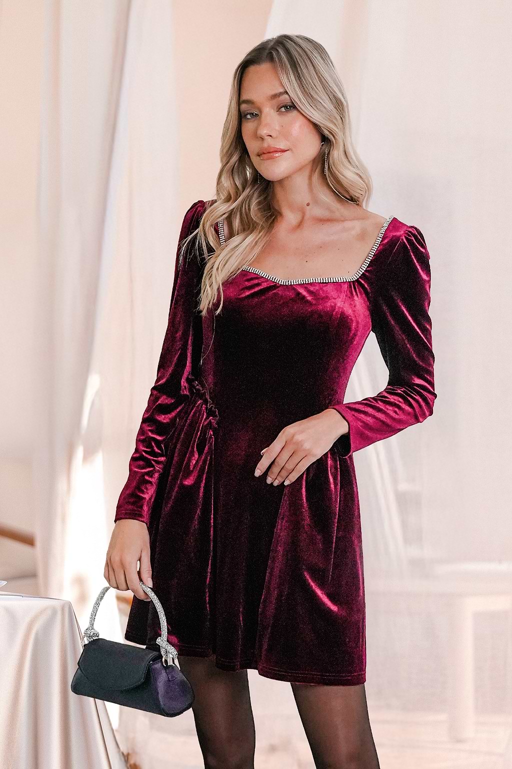 Vestido mini rojo de corte princesa