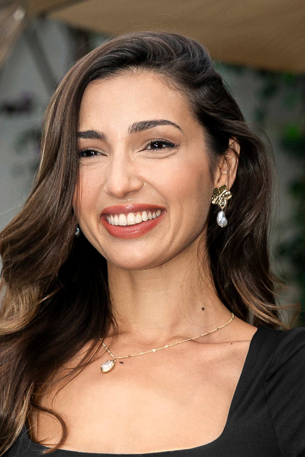 Goldfarbene Florale Ohrringe