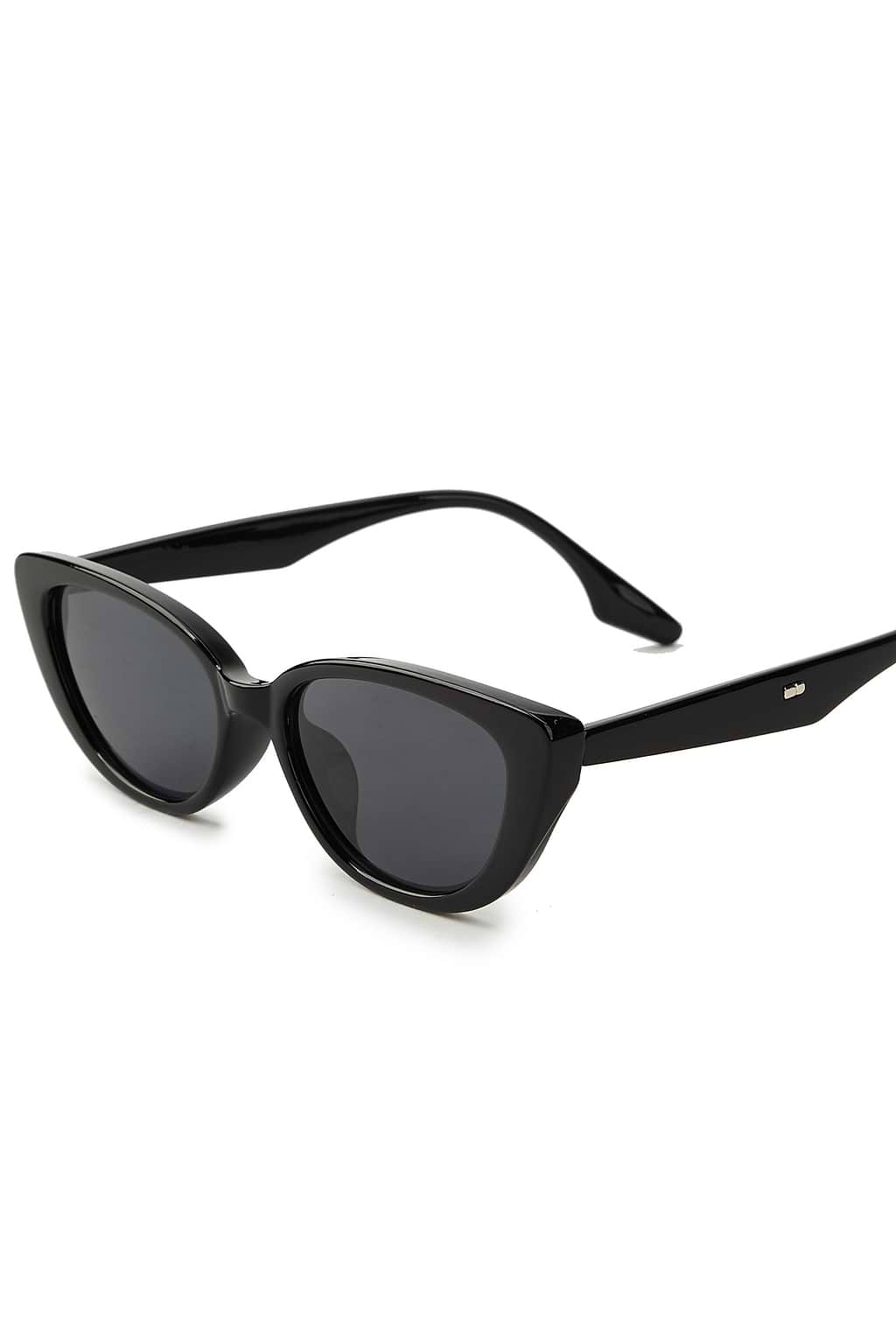 Gafas de sol negras de perfil bajo