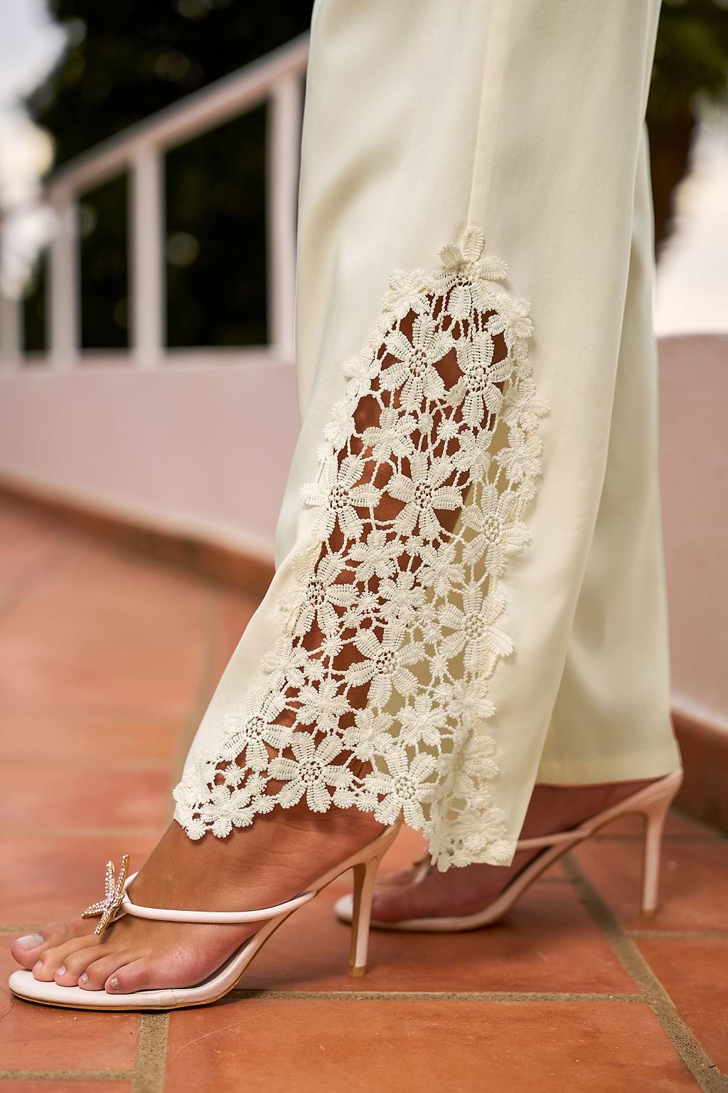 Beige Elastischer Bund Stoffhose mit Spitzeneinsatz