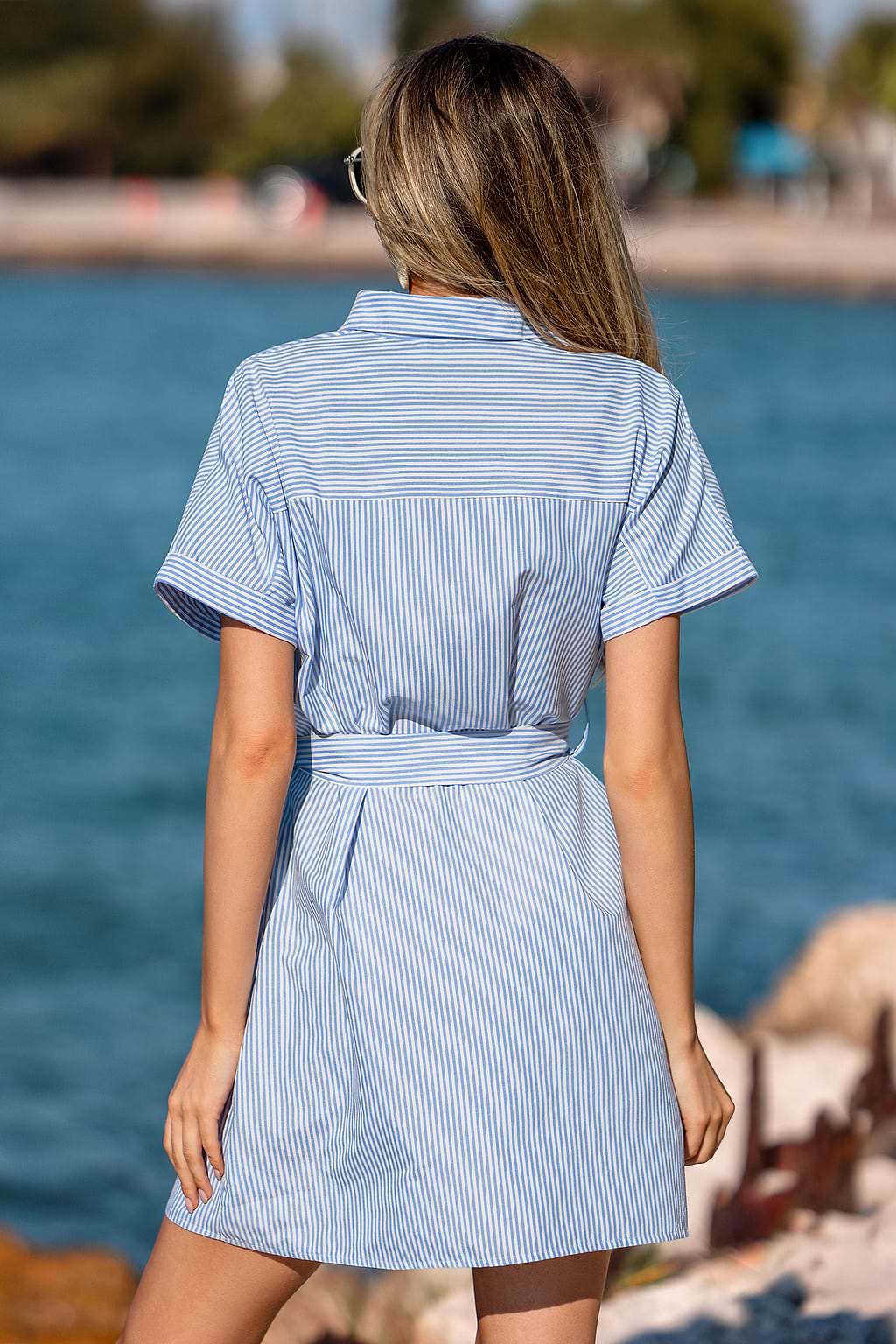 Robe courte à rayures tissée nouer à la taille