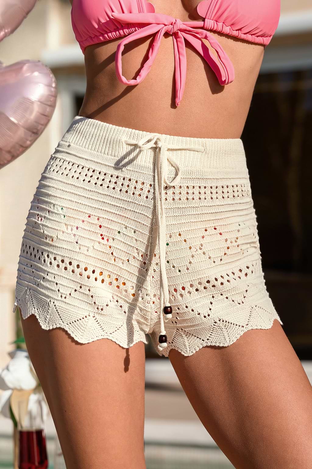 Beige Strick-Strandshorts mit Muschelsaum