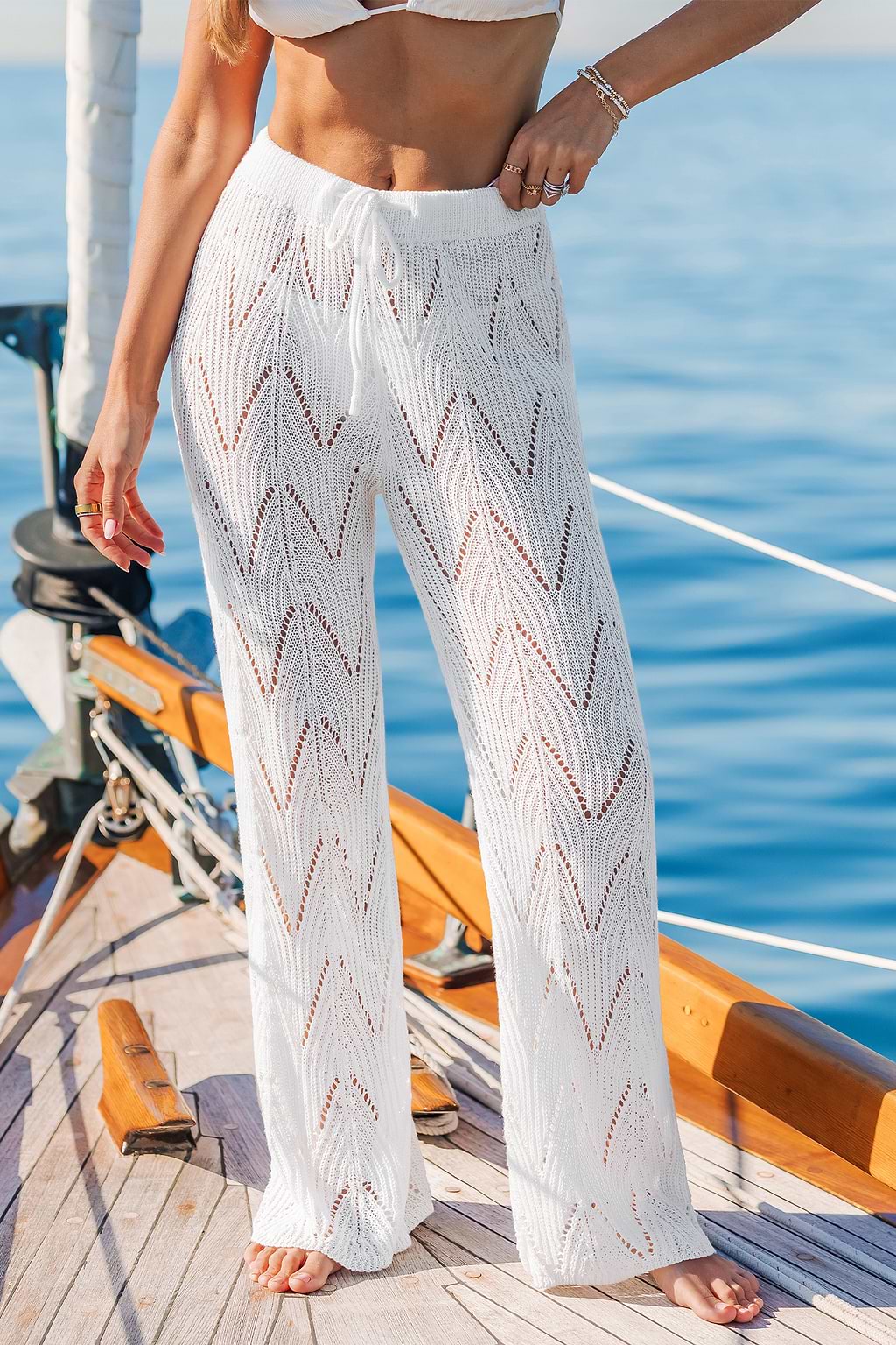 Pantaloni bianchi coprenti allettanti