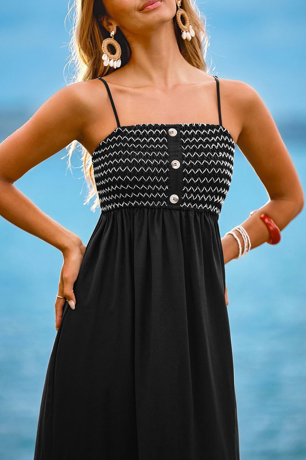 Robe longue noire smockée