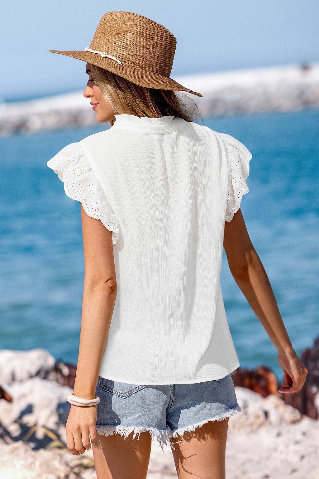 Top blanc garniture en dentelle