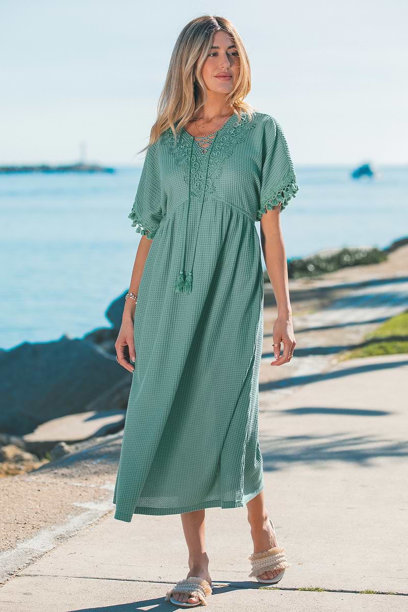 Robe longue verte garniture en dentelle