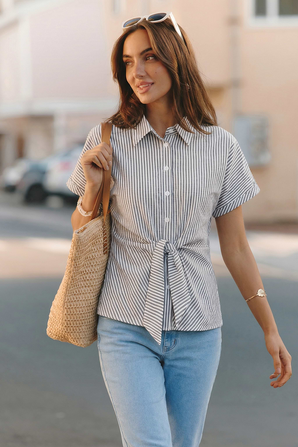 Chemise à rayures nouée