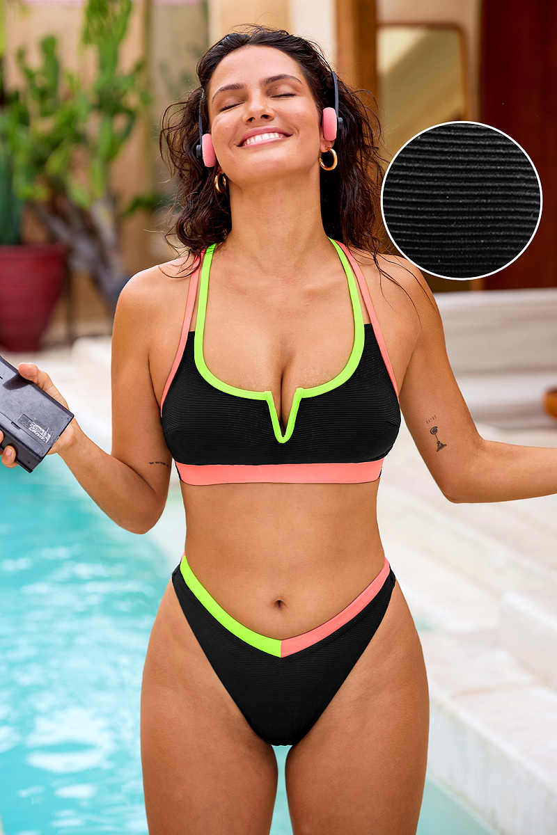 Bikini noir bretelles ajustables et bas taille standard