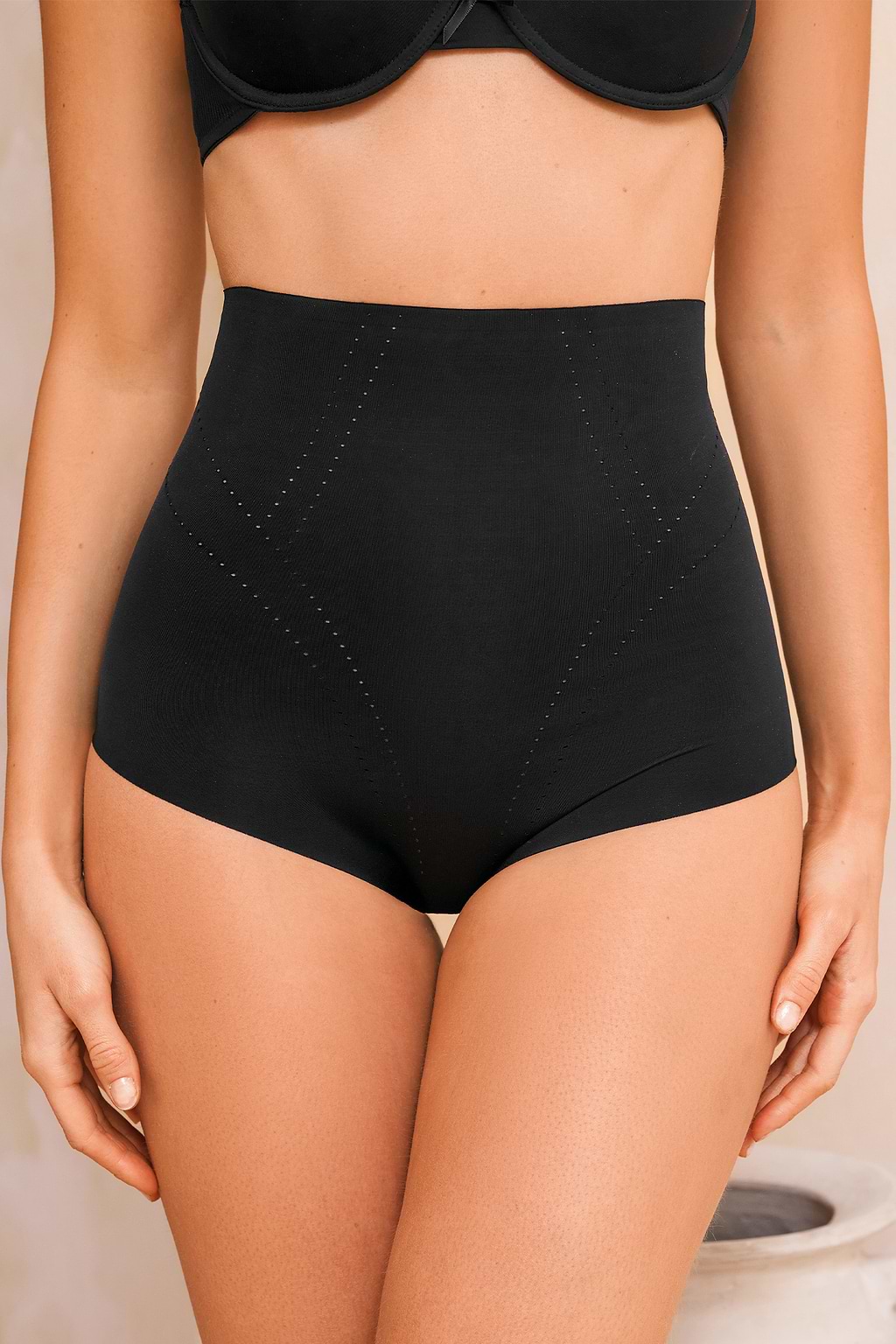 Schwarze High-Waisted Shapewear-Shorts