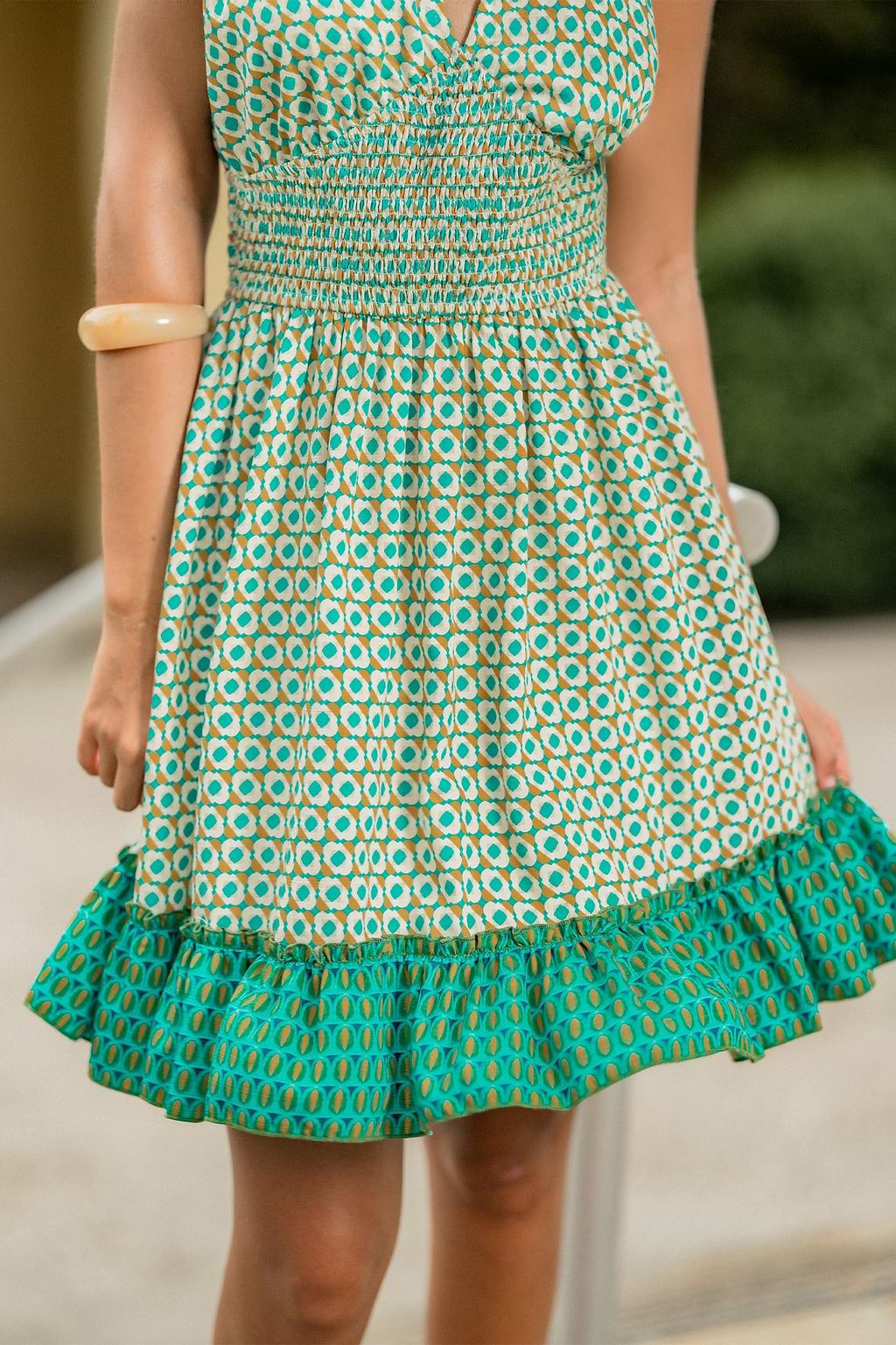 Vestido mini geométrico moderno e ingenioso