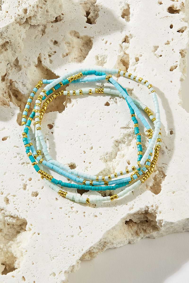 Set di braccialetti con perline blu calme