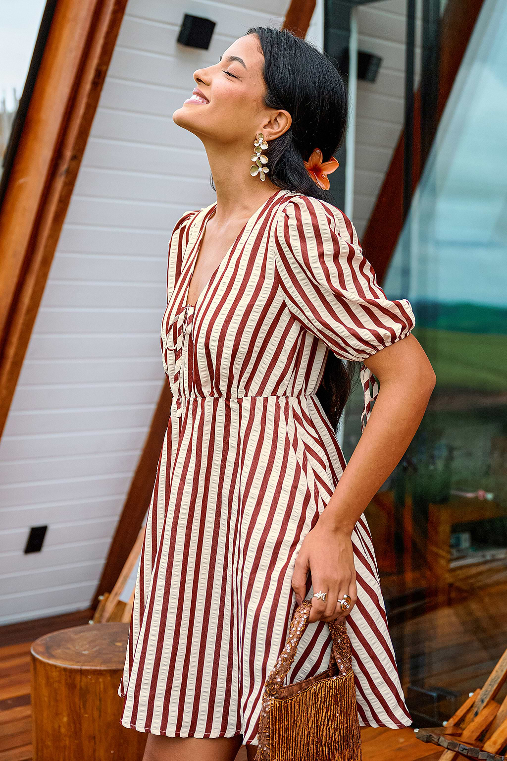 Robe courte à rayures col V manches bouffantes