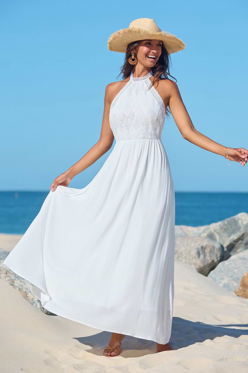 Robe blanche avec col en V