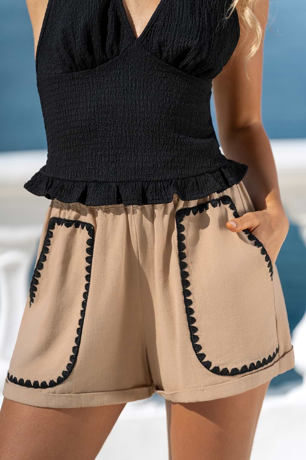 Pantaloncini color kaki della gentilezza