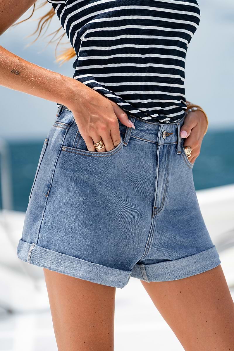 Blaue Jeansshorts