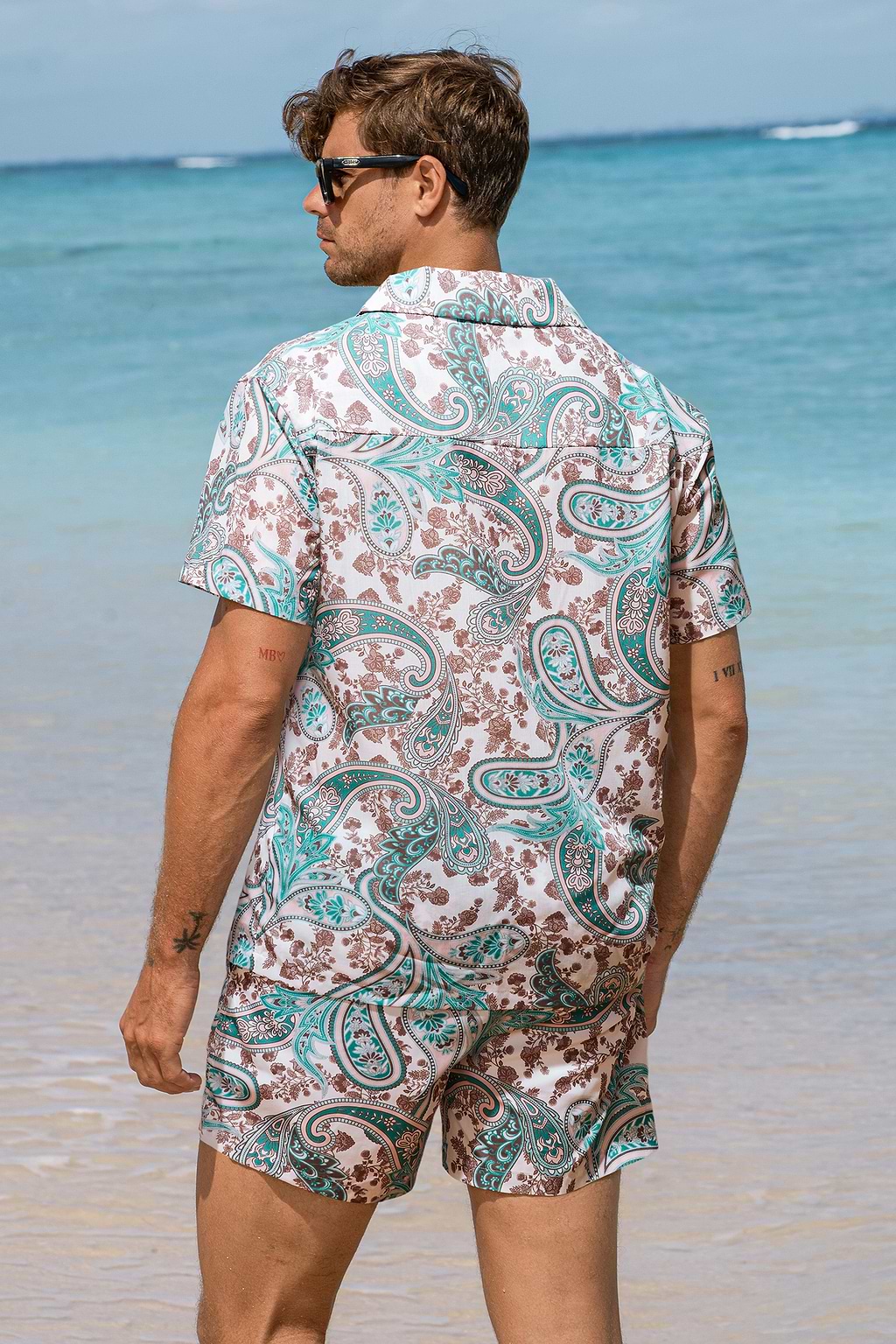 Pantalones cortos de baño con estampado paisley de Polymath